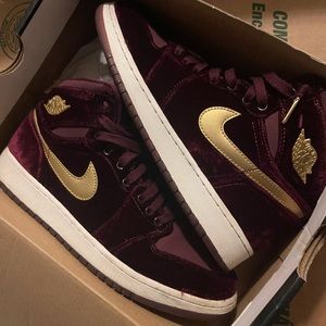 Jordan velvet 1s
